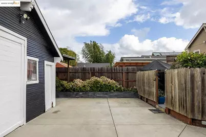 1076 61st St, Oakland, CA 94608 - Photo 44