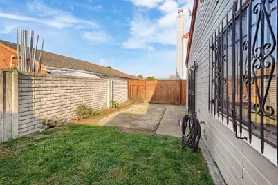 7 Town Square Pl, Oakland, CA 94603 - Photo 44