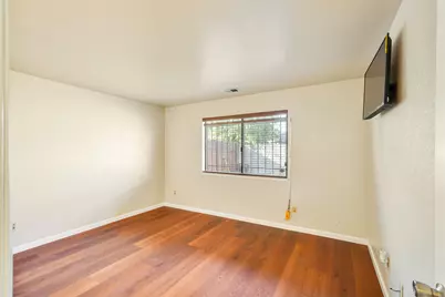 7 Town Square Pl, Oakland, CA 94603 - Photo 20