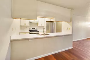 7 Town Square Pl, Oakland, CA 94603 - Photo 16