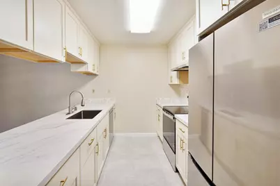 7 Town Square Pl, Oakland, CA 94603 - Photo 18