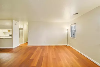 7 Town Square Pl, Oakland, CA 94603 - Photo 4
