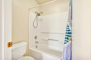 7 Town Square Pl, Oakland, CA 94603 - Photo 26