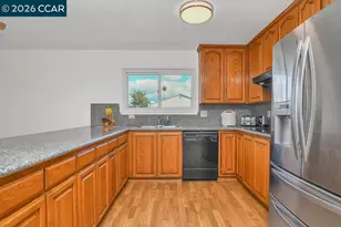 316 Meadows Dr, Vallejo, CA 94589 - Photo 6