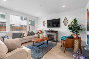 157 Frost Dr, Mountain House, CA 95391 - Photo 2