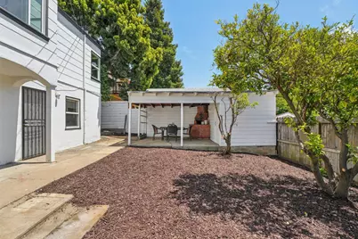 10601 Sheldon St, Oakland, CA 94605 - Photo 36