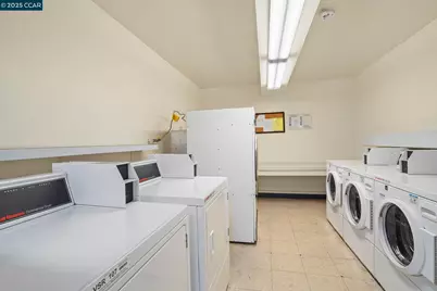 1411 Marchbanks Dr #2, Walnut Creek, CA 94598 - Photo 32