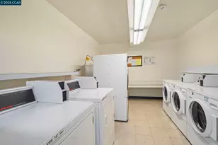 1411 Marchbanks Dr, Walnut Creek, CA 94598 - Photo 32