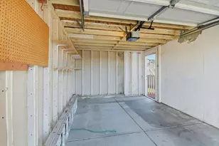 2122 25th St, Oakland, CA 94606 - Photo 32