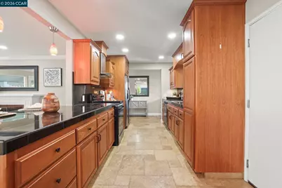 202 Christie Dr, Martinez, CA 94553 - Photo 16