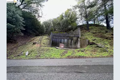 6558 Girvin Dr, Oakland, CA 94611 - Photo 12