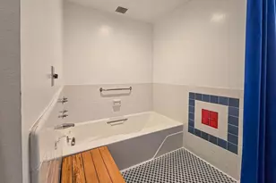 8 Admiral Dr, Emeryville, CA 94608 - Photo 40