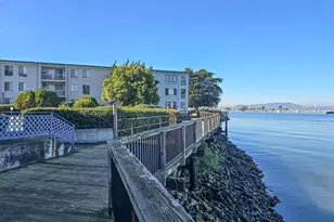 8 Admiral Dr, Emeryville, CA 94608 - Photo 46