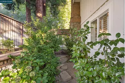 2031 Scarlet Oak Pl, Danville, CA 94506 - Photo 20