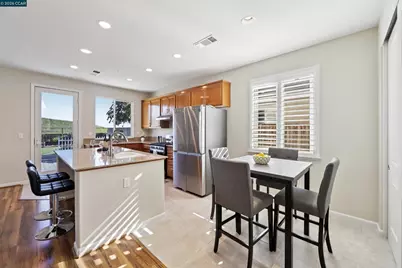 1078 Santa Lucia Dr, Pittsburg, CA 94565 - Photo 12