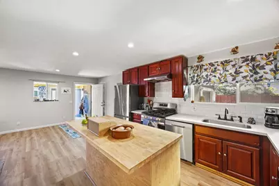 7447 Lockwood St, Oakland, CA 94621 - Photo 6