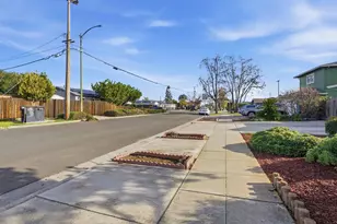 1594 Hallbrook Dr, San Jose, CA 95118 - Photo 34