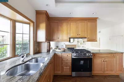 902 Kane Cir, Walnut Creek, CA 94598 - Photo 14