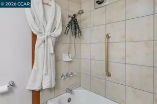 7308 Altura Pl, Oakland, CA 94605 - Photo 20