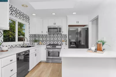 4126 Camelot Ct, Pittsburg, CA 94565 - Photo 6