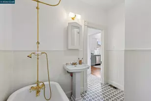 2423 Tenth St, Berkeley, CA 94710 - Photo 30