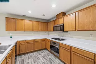 214 Whimbrel Cir, Pittsburg, CA 94565 - Photo 6