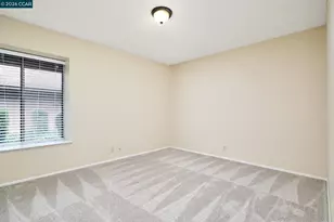 2489 American River Dr, Sacramento, CA 95825 - Photo 16