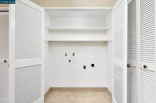 2489 American River Dr, Sacramento, CA 95825 - Photo 22