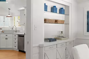 5450 Ascot Dr, Oakland, CA 94611 - Photo 16