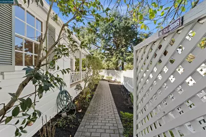 5450 Ascot Drive, Oakland, CA 94611 - Photo 2