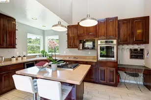 10353 Royal Oak Rd, Oakland, CA 94605 - Photo 18