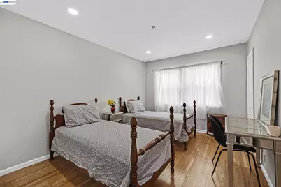 5707 Carberry Ave, Oakland, CA 94609 - Photo 18