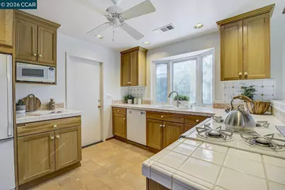 1375 El Curtola Blvd, Lafayette, CA 94549 - Photo 16