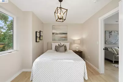 335 Hanover Ave, Oakland, CA 94606 - Photo 40