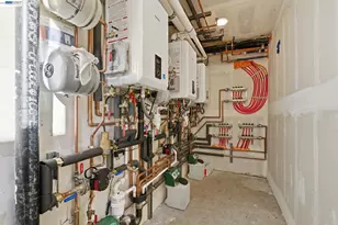 335 Hanover Ave, Oakland, CA 94606 - Photo 42