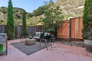 6466 Bayview Dr, Oakland, CA 94605 - Photo 22