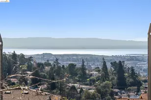 6466 Bayview Dr, Oakland, CA 94605 - Photo 8