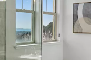 6466 Bayview Dr, Oakland, CA 94605 - Photo 32