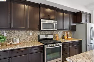 6466 Bayview Dr, Oakland, CA 94605 - Photo 18