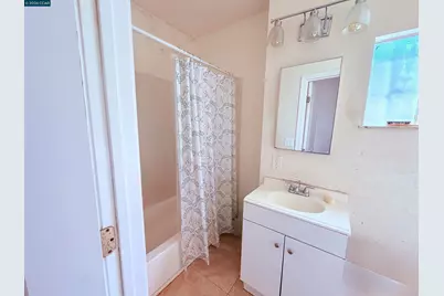 2625 75th Ave, Oakland, CA 94605 - Photo 10