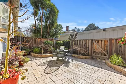 18 Miramonte Dr, Moraga, CA 94556 - Photo 2