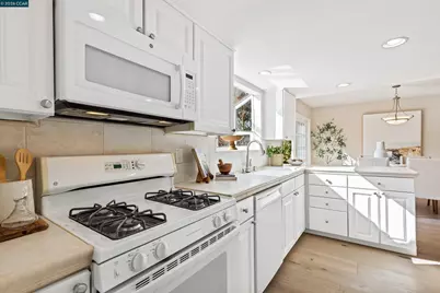 18 Miramonte Dr, Moraga, CA 94556 - Photo 14