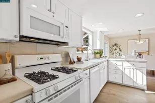 18 Miramonte Dr, Moraga, CA 94556 - Photo 14