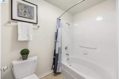 3009 Triumph Dr, Alameda, CA 94501 - Photo 22