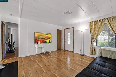 137 Valencia, Fairfield, CA 94533 - Photo 2