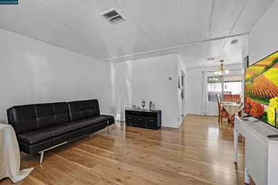 137 Valencia, Fairfield, CA 94533 - Photo 4