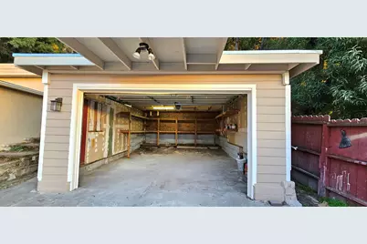 2076 Harrington Ave, Oakland, CA 94601 - Photo 24