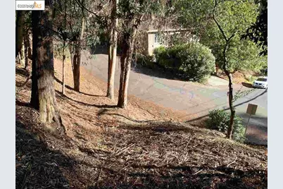 6698 Moore Dr, Oakland, CA 94611 - Photo 1