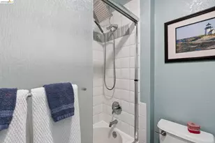 184 Schooner Ct, Richmond, CA 94804 - Photo 18