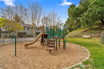 630 Canyon Oaks Dr #C, Oakland, CA 94605 - Photo 32